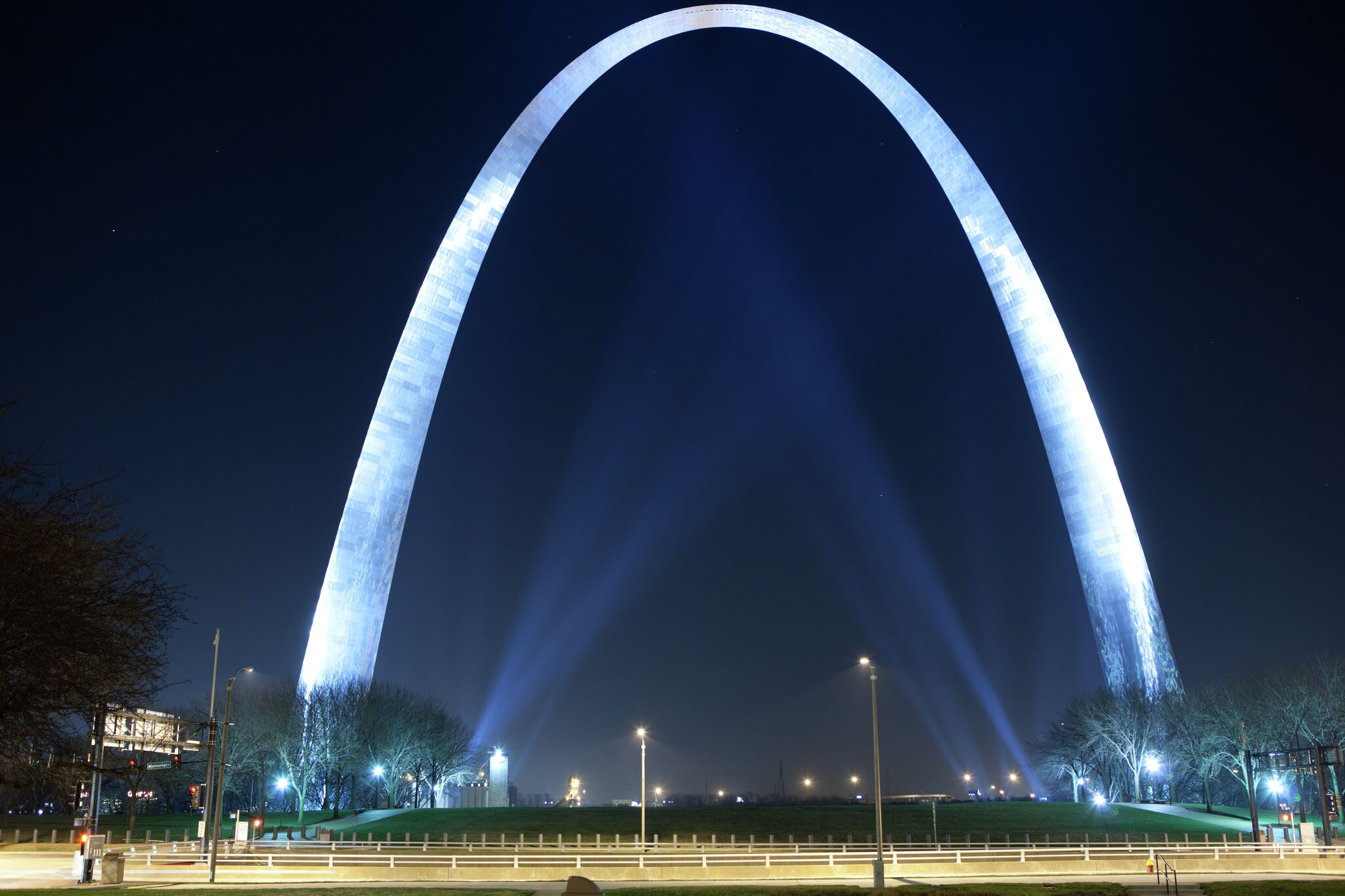 National Park Service Will Turn Off Spotlights That Illuminate Gateway Arch In St Louis To Help Migrating Birds