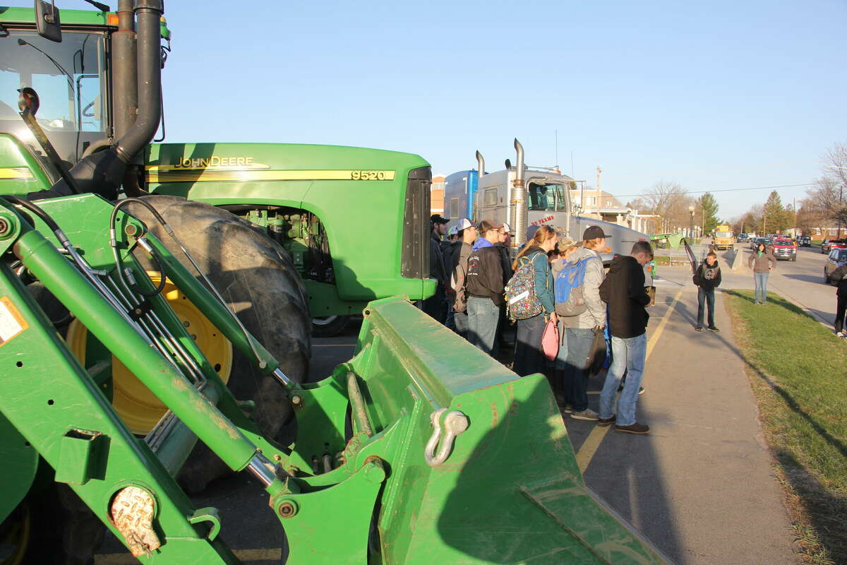 25 tractors drive to Ubly Schools