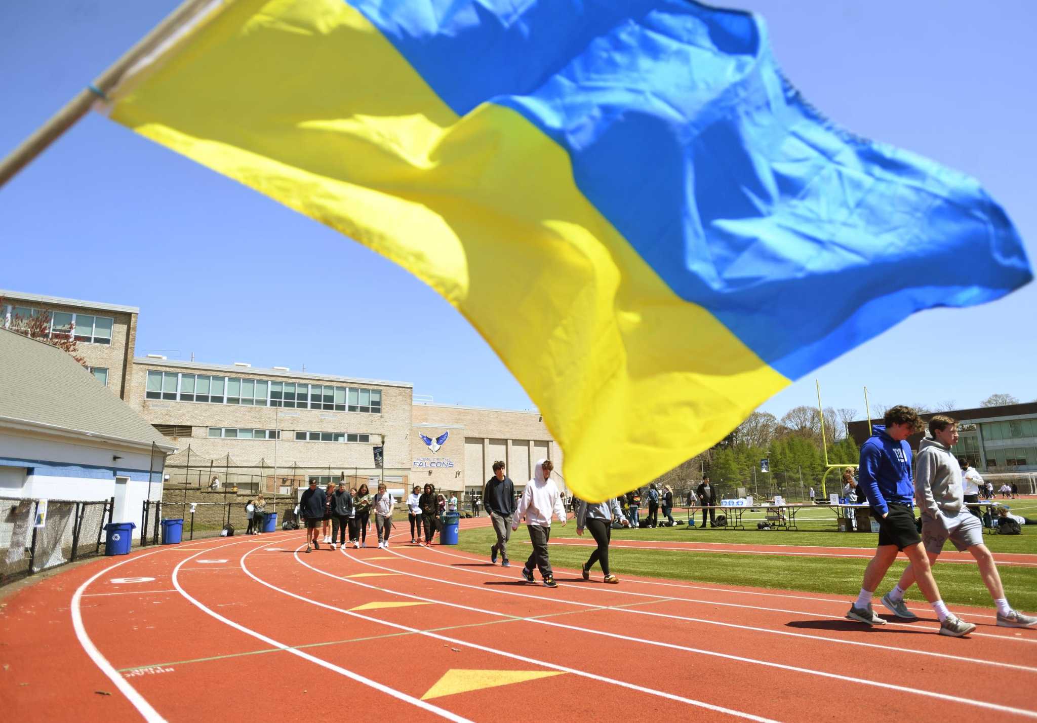 Fairfield Ludlowe students aim to raise $20,000 for Ukraine - Vimarsana News
