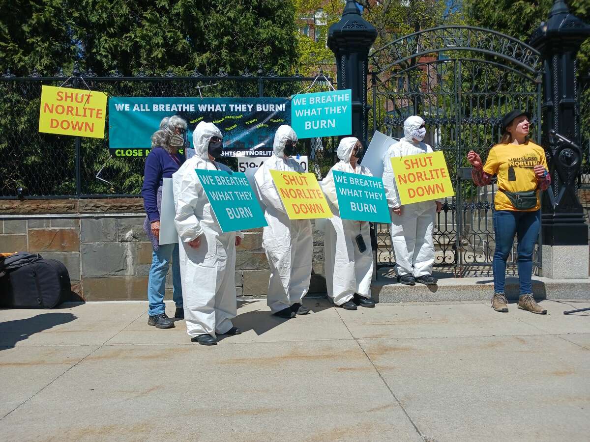 Crowd at governor’s mansion demands Norlite be shut down