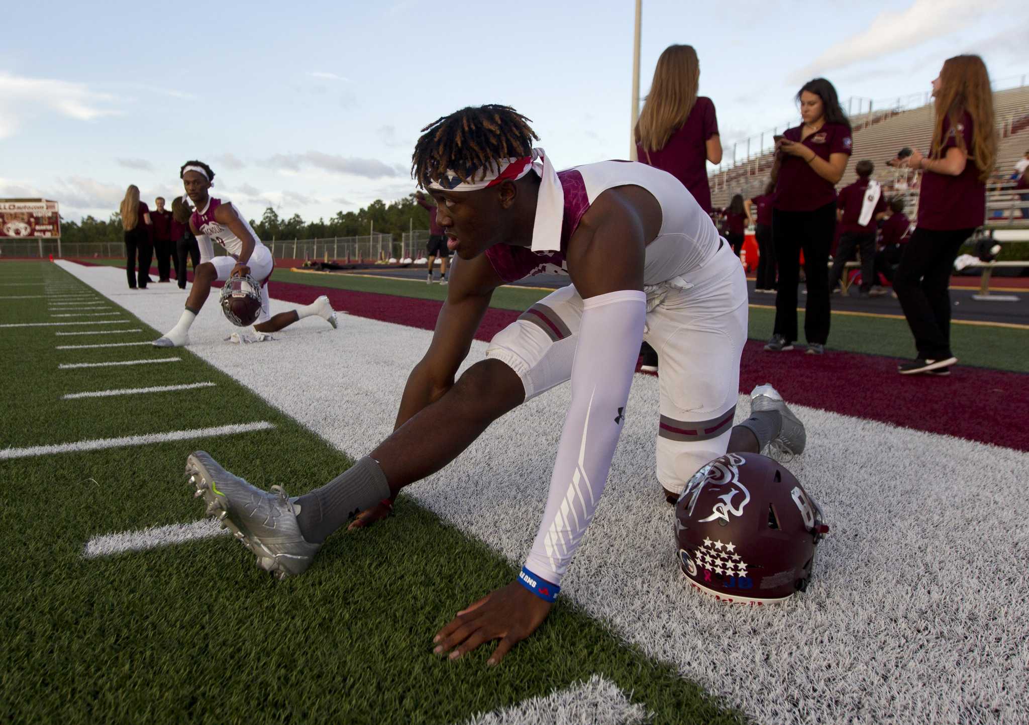 Cleveland Browns wide receiver David Bell warms up before an NFL