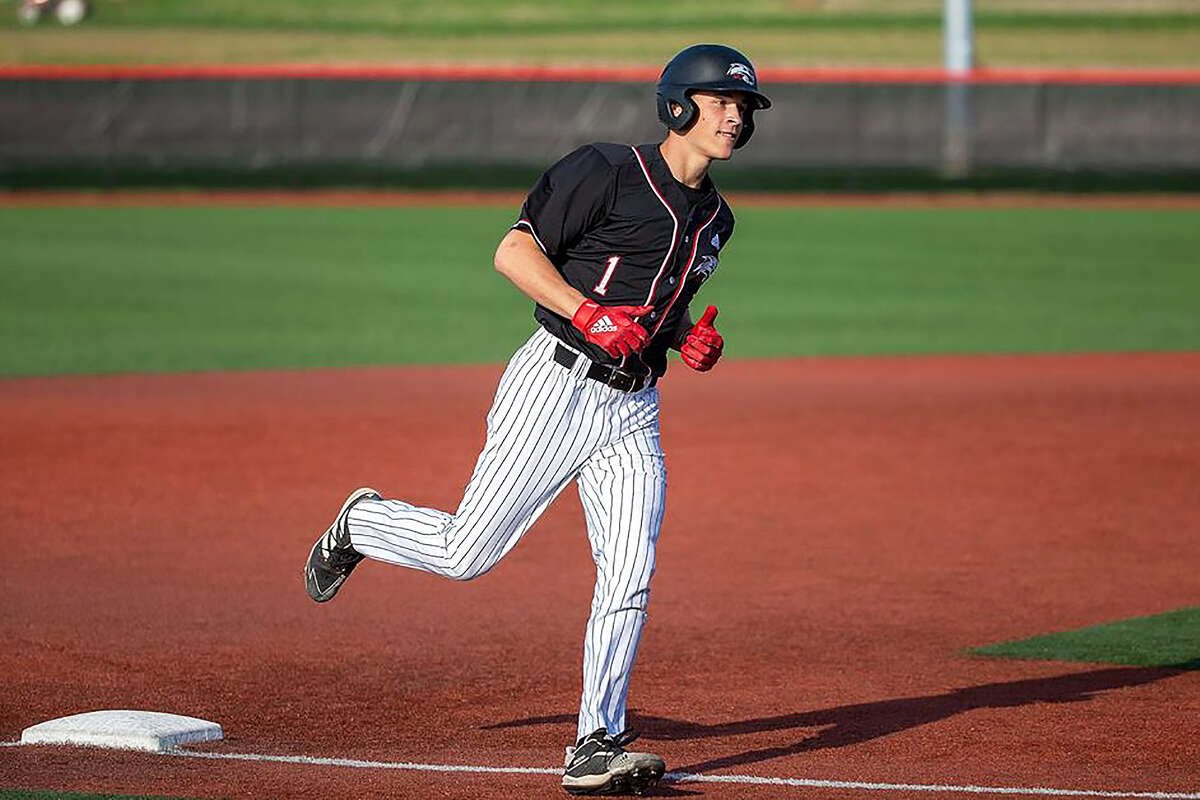SIUE's Josh Ohl hit his ninth home run of the season Saturday against Murray Sate, giving the Cougars 70 homers on the season, breaking the school record set in 1998.