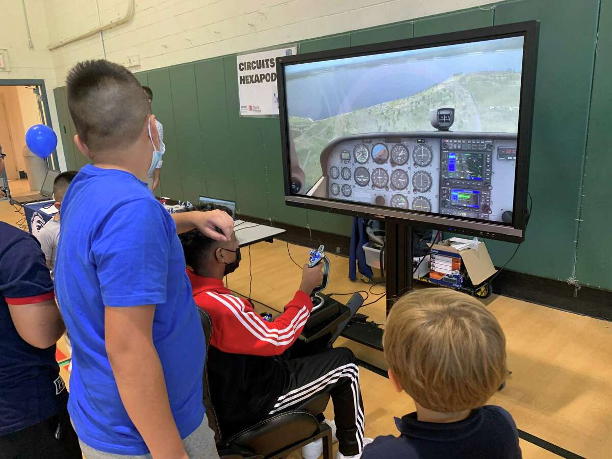 Students at Nathan Hale, Ponus Ridge, and West Rocks middle schools will have access to a variety of technology in new Verizon Innovative Learning Labs starting in fall 2023.