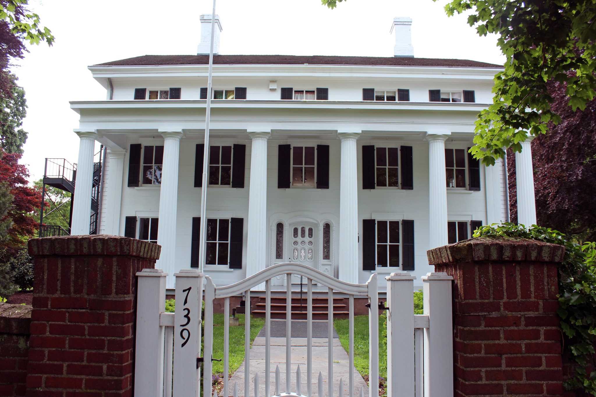 Fairfield takes over mansion with ties to Aaron Burr