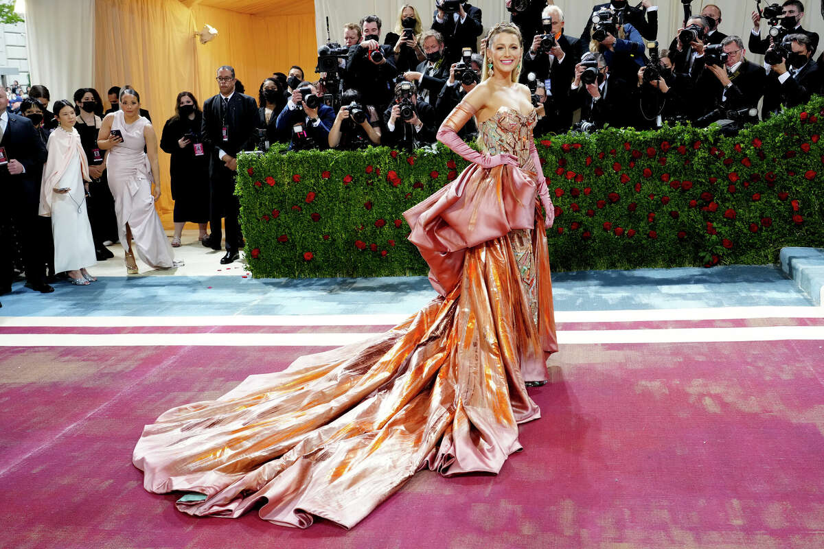 NEW YORK, NEW YORK - MAY 02: Blake Lively attends The 2022 Met Gala Celebrating "In America: An Anthology of Fashion" at The Metropolitan Museum of Art on May 02, 2022 in New York City. (Photo by Jeff Kravitz/FilmMagic)