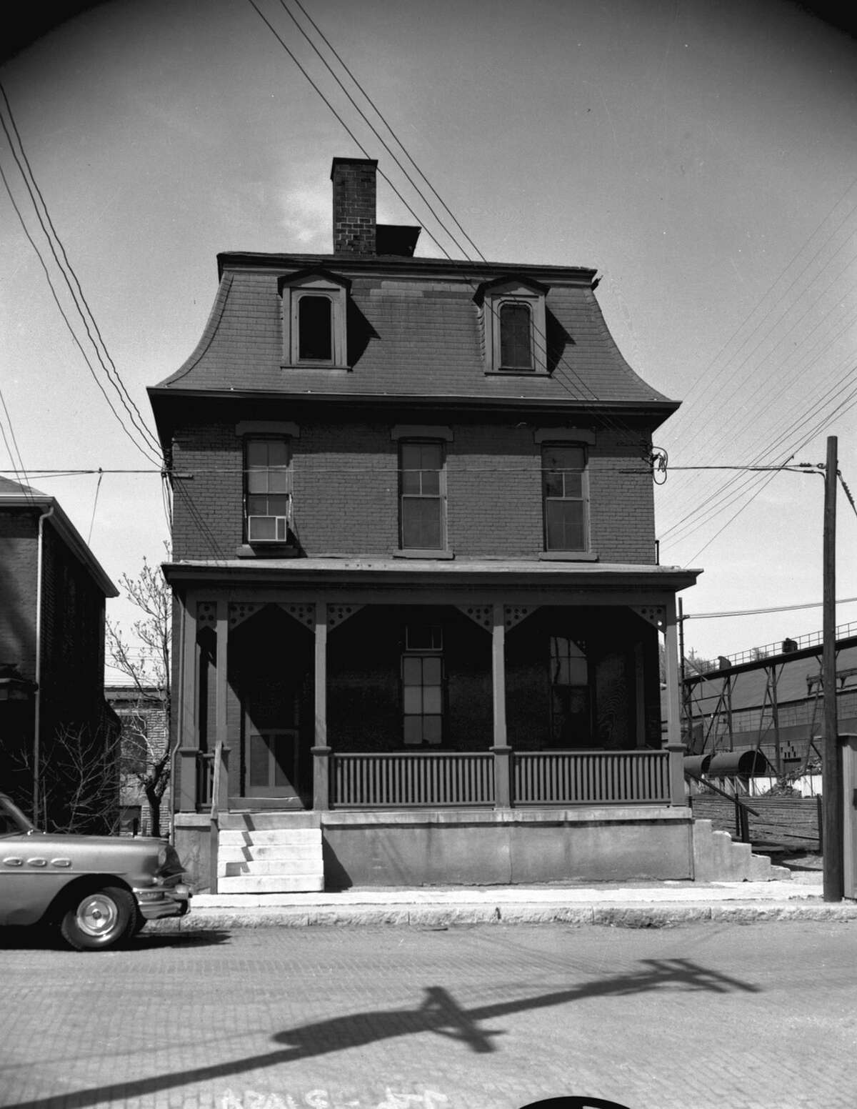A vintage photo of VSalon By Valerie's building at 102 W. 7th St. in Alton.