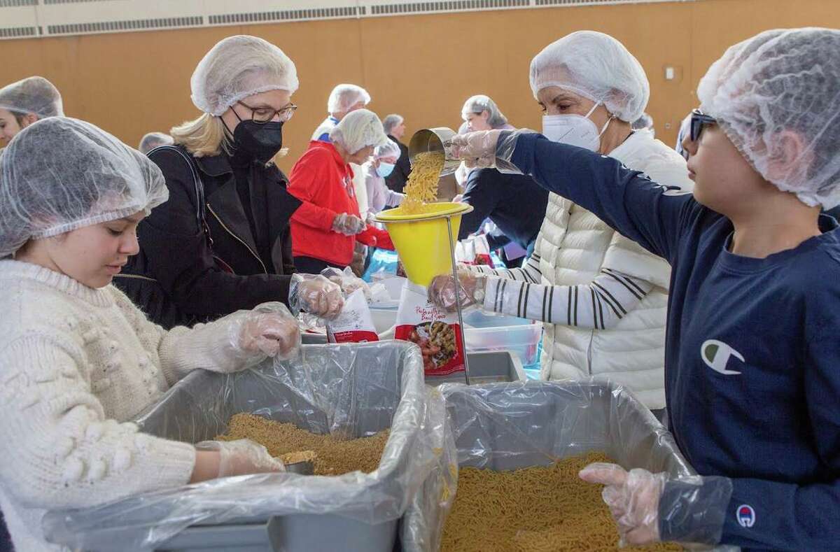 Christ Church Greenwich hosts its second Emergency Packathon with 200 volunteers who gathered in the Parish Hall to pack 35,000 meals for Ukrainian refugees on the border of Poland. People drove from around the tri-state area to help with this effort.