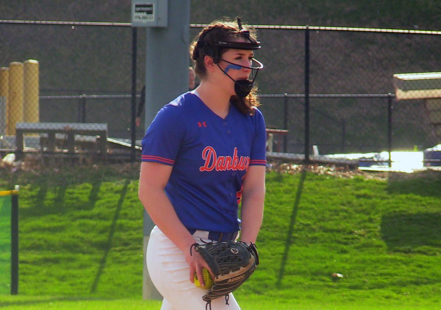 Undefeated Danbury softball looks to establish spot amount FCIAC elite when it takes on No. 1 Ludlowe - Vimarsana News