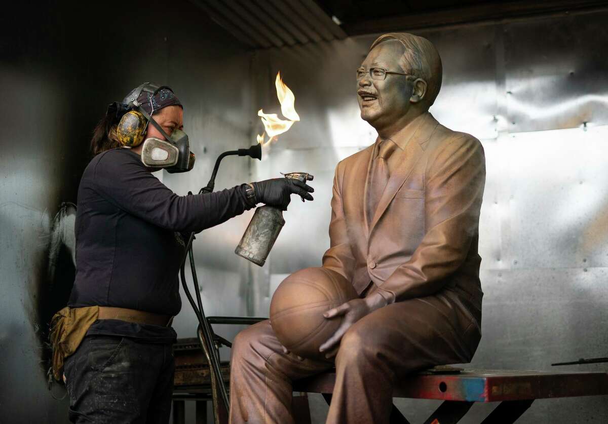 Aiya Jordan-Kawasaki puts a patina on the statue of late S.F. Mayor Ed Lee at Artworks Foundry in Berkeley.