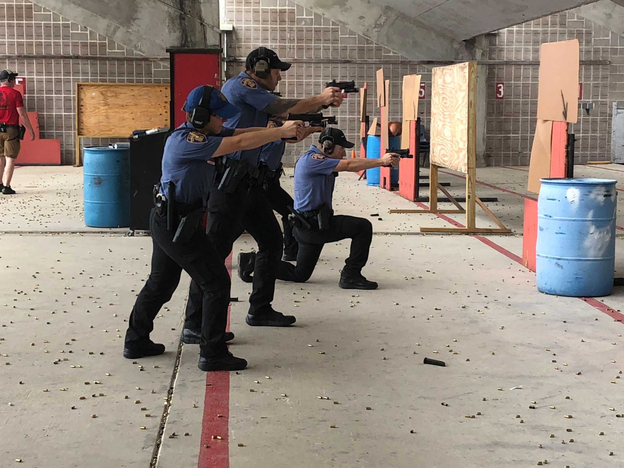 San Antonio police hoping to boost recruitment of women - Vimarsana News