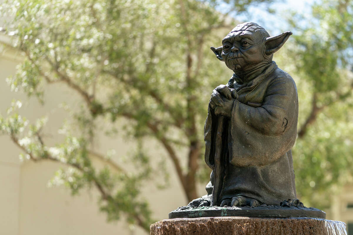 Bay Area 'Star Wars' fans spend thousands building R2D2s