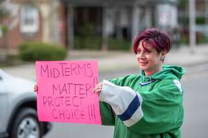 Stamford woman organizes impromptu abortion rights rally