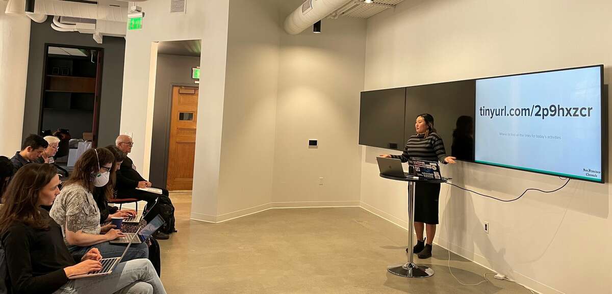 数据记者Yoohyun Jung于2022年4月30日星期六带领旧金山纪事报首次“数据马拉松”。这场全天售罄的活动在旧金山Mission St. 901号《纪事报》办公室举行。