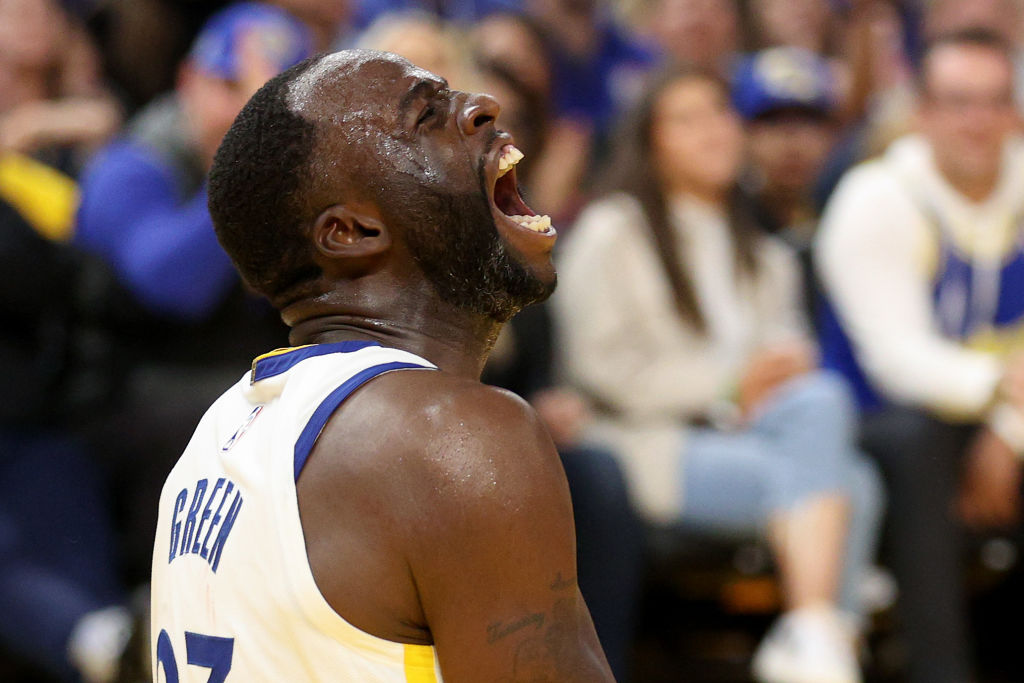 Warriors Draymond Green has exchange with Memphis fans outside of visitors tunnel after taking an elbow to his face Warriors Draymond Green has exchange with Memphis fans outside of visitors tunnel after taking an elbow to his face