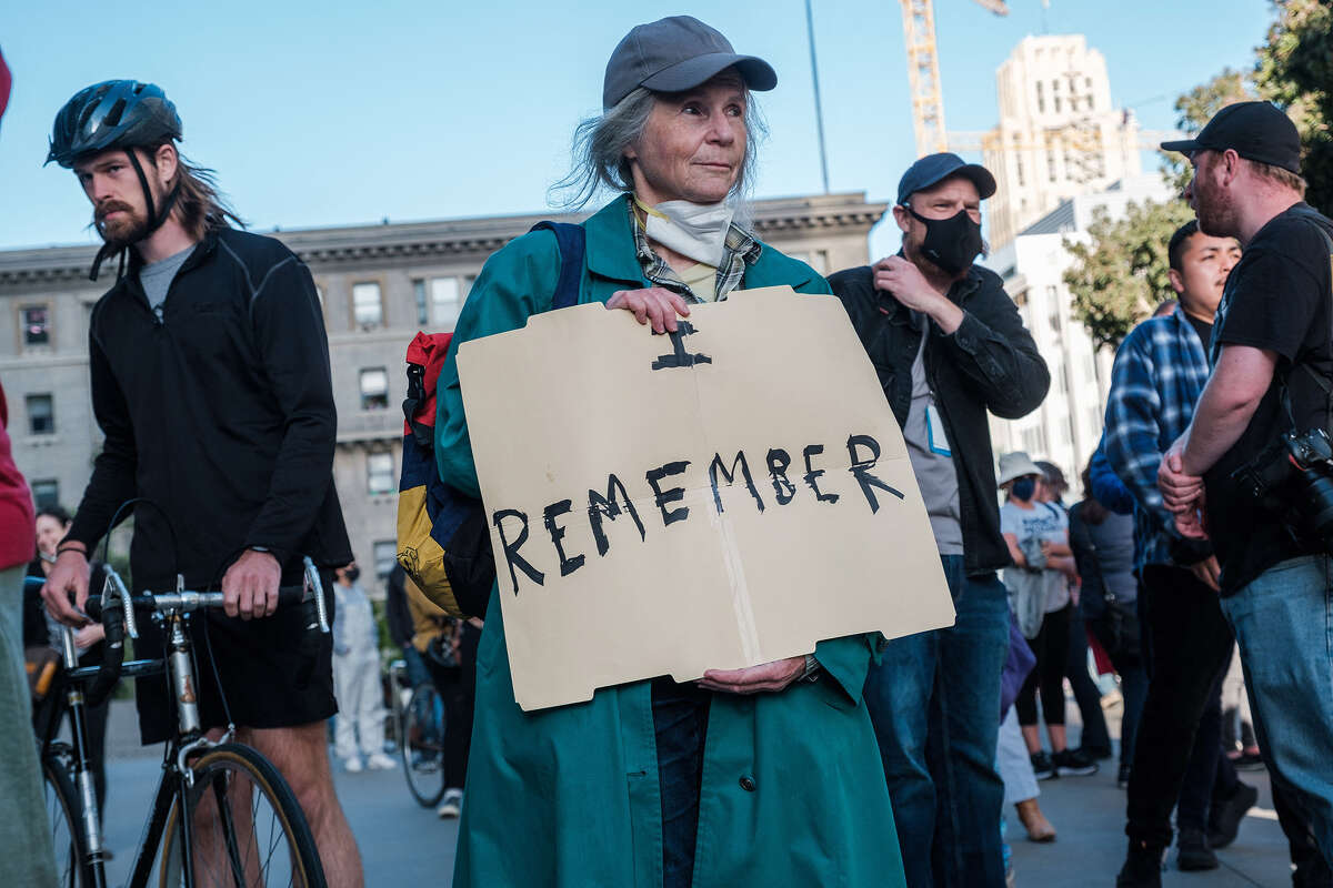 An older woman holds a sign reading "I Remember" as pro-abortion rights protesters gather in large numbers in front of the Phillip Burton Federal Building to defend abortion rights in San Francisco on May 3, 2022. 
