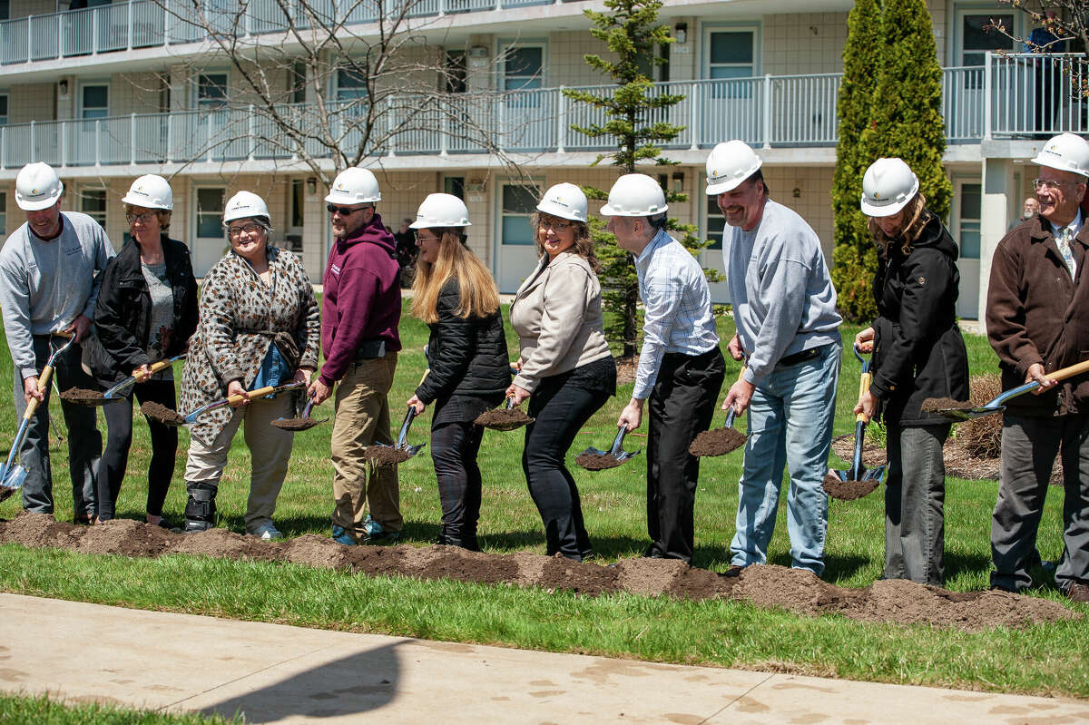 Cleveland Manor Apartment executive director Trudy Laufer (center) poses with apartment staff during a groundbreaking ceremony on May 4, 2022. The ceremony marks the beginning of renovations for the senior housing complex.