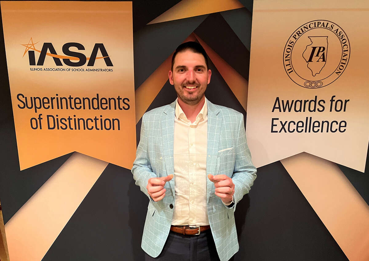 Triopia school district's Dean honored as Superintendent of Distinction