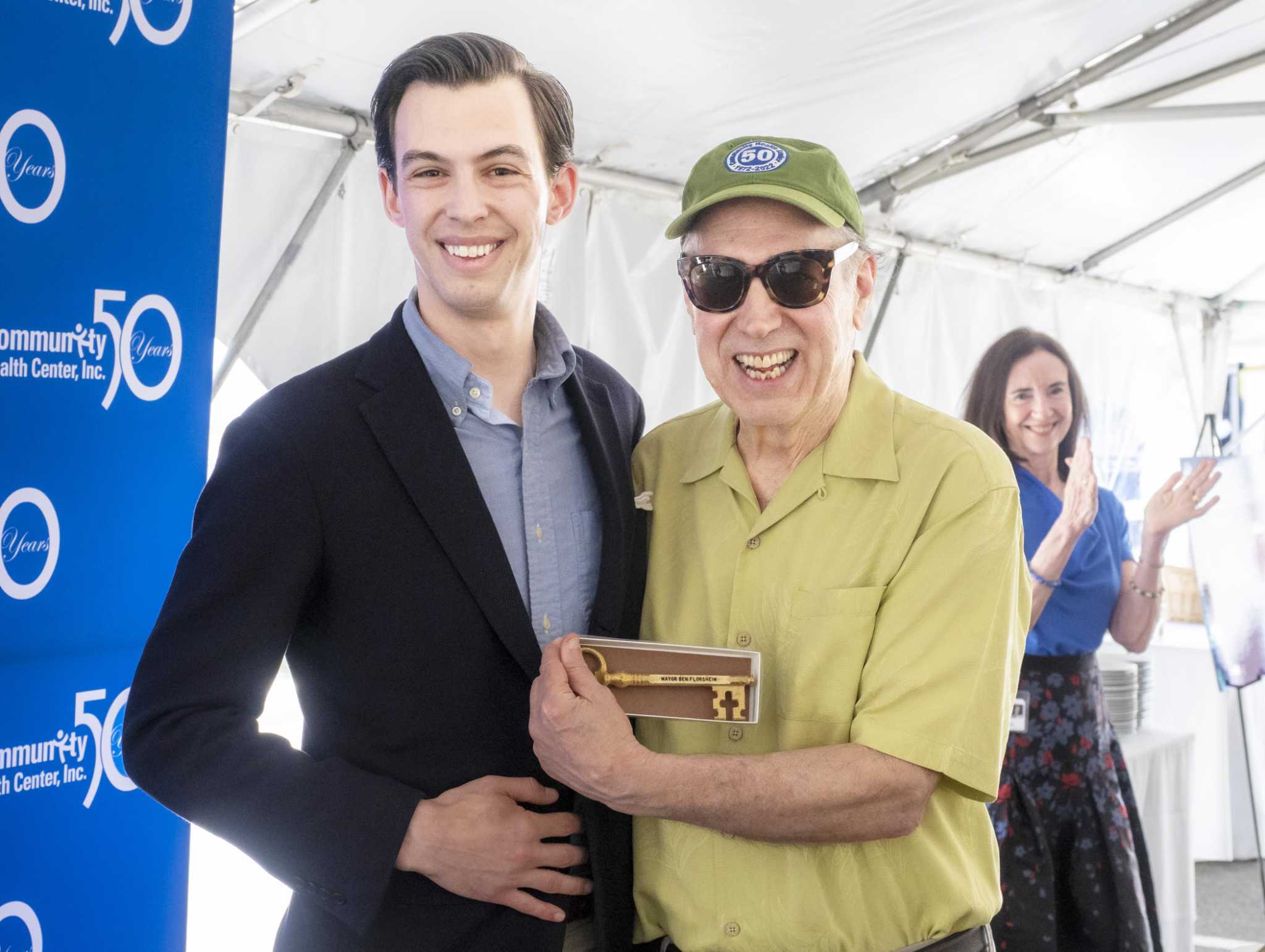 Middletown mayor gives 1st key to city to mark Community Health Center's 50th - Vimarsana News