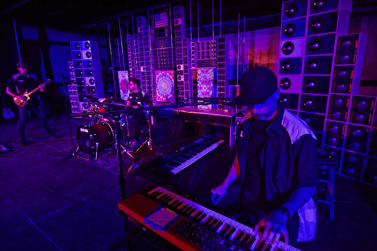 Z3 during rehearsals with Anthony Coscia's "Wall of Sound."