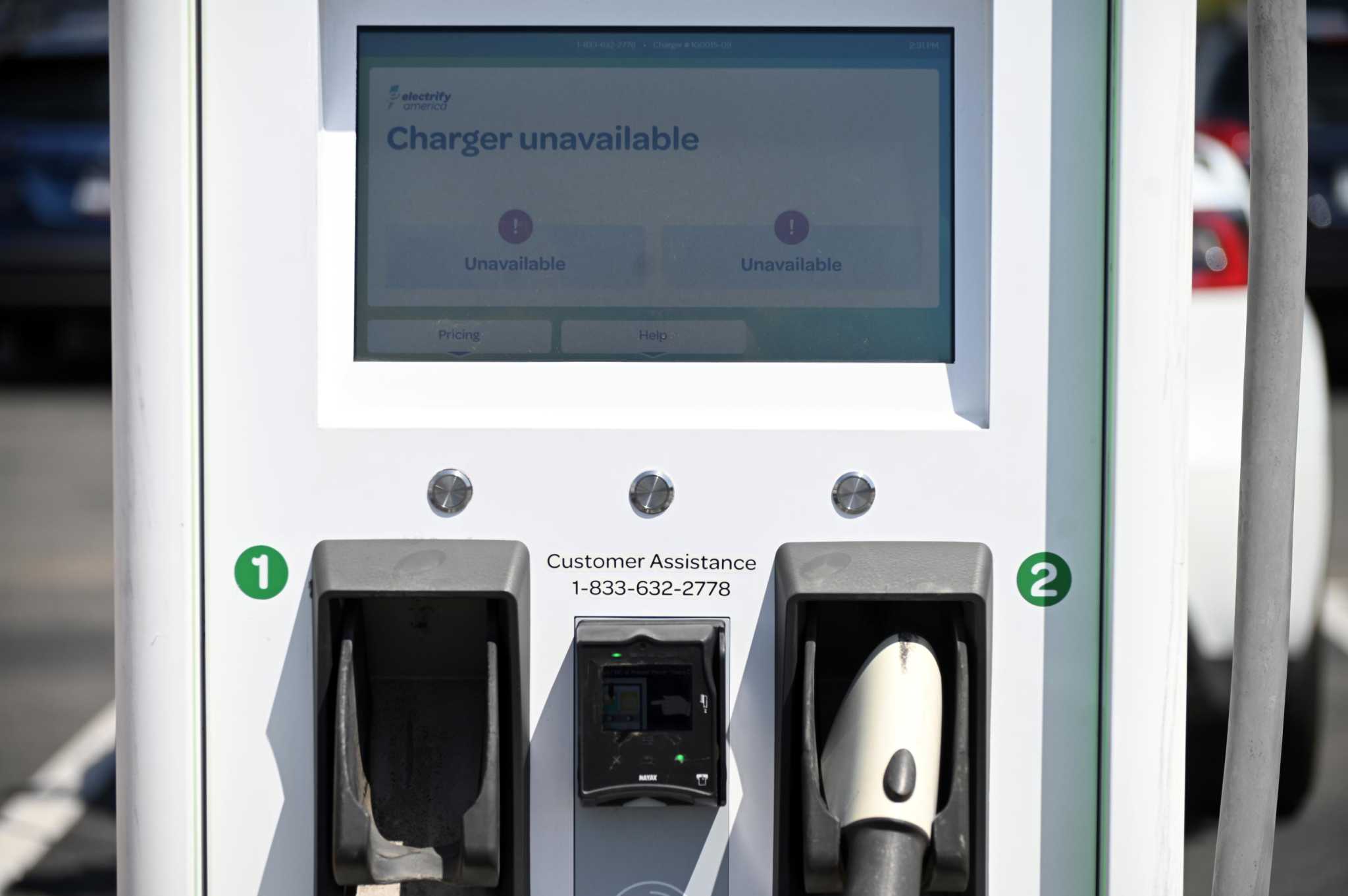 California wants more electric cars. But many public chargers don't work - Vimarsana News