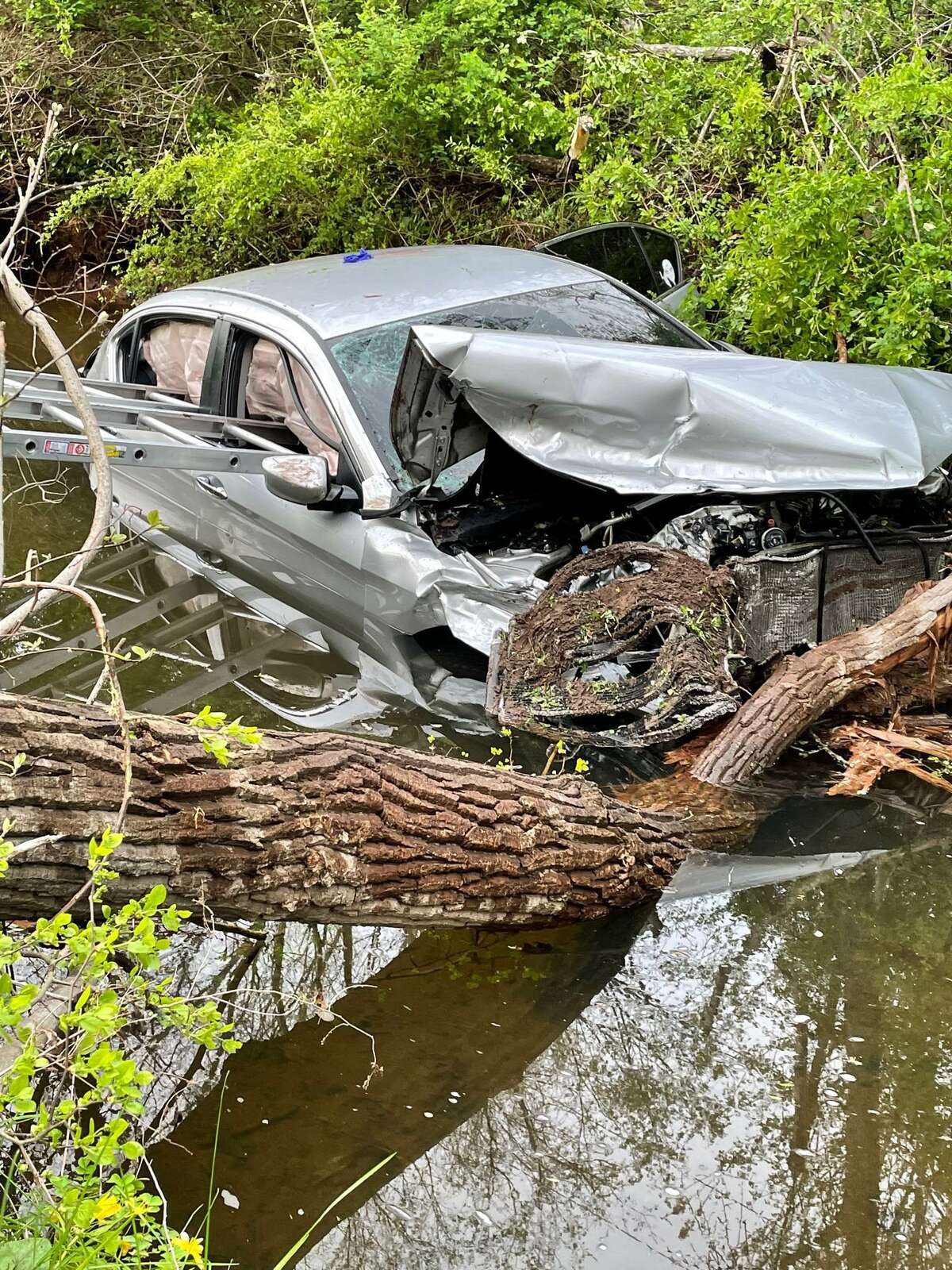 2 Hurt After Car Goes Down Embankment Off I-91 In Rocky Hill, Officials Say