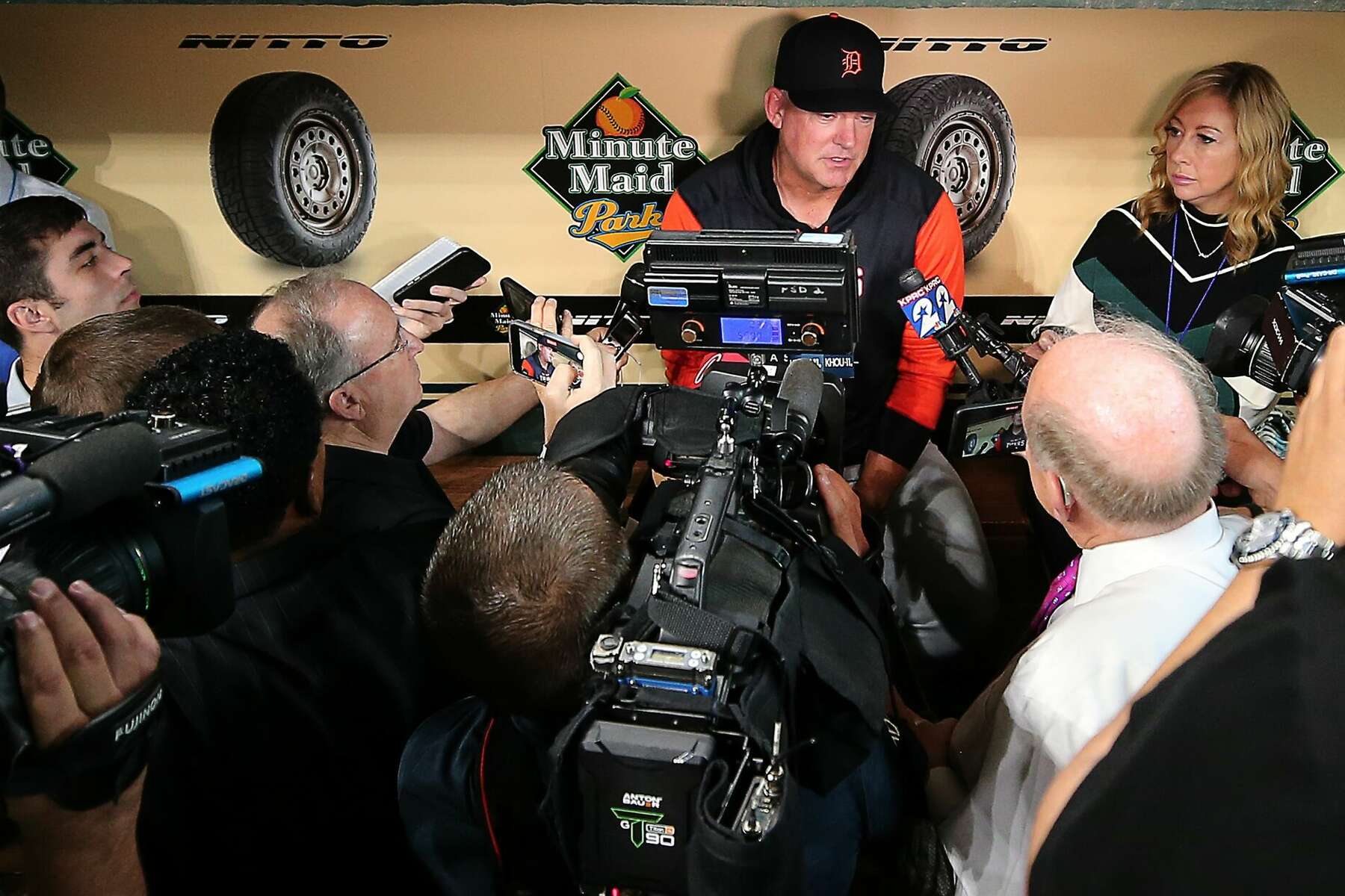 Ex-manager A.J. Hinch says he's not aware of Astros wearing buzzers