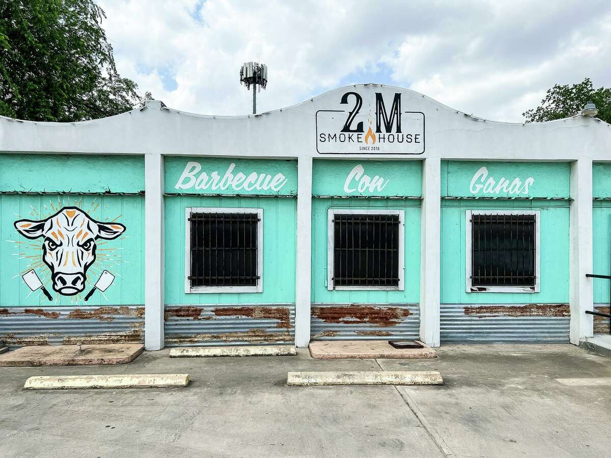 2M Smokehouse in San Antonio serves classic Texas barbecue that incorporates Tex-Mex influences.
