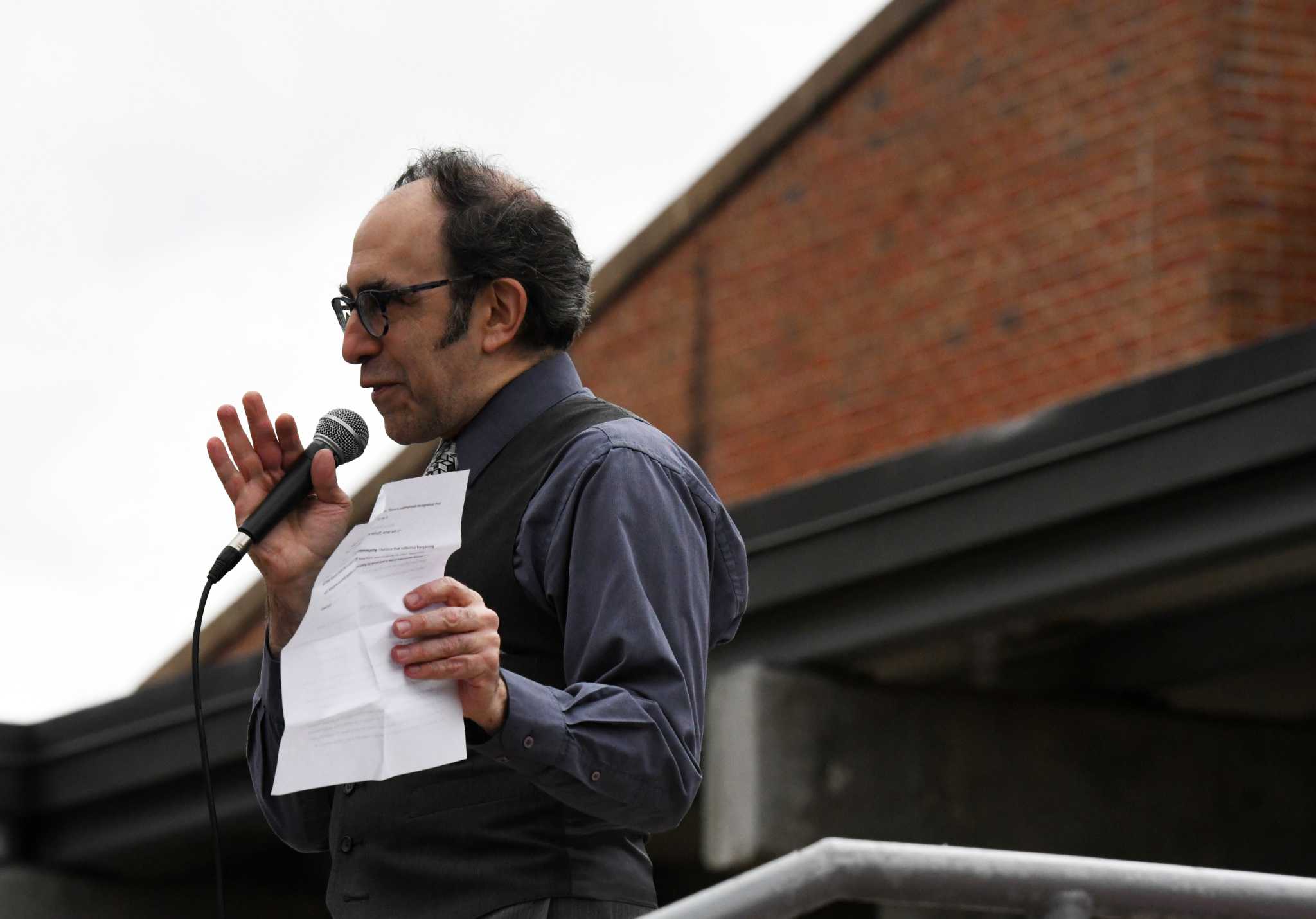 Skidmore College's nontenured faculty demand better pay, plan to unionize