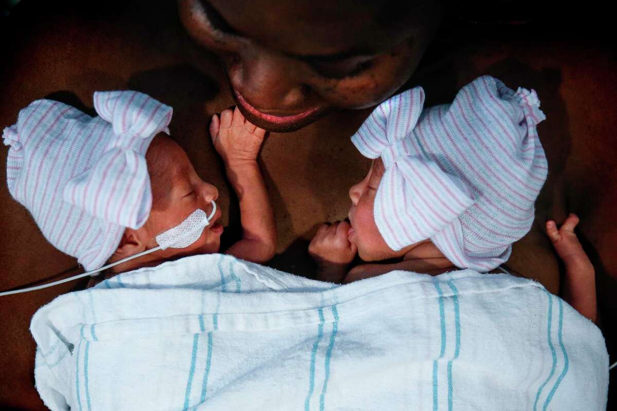 Ebony Hunter holds her six-day-old twins Eve Hunter, left, and Ava Hunter, right, during skin-to-skin kangaroo care in the Neonatal Intensive Care Unit at Memorial Hermann Memorial City Medical Center Monday, May 15, 2017 in Houston. Memorial Hermann started a new program to increase patient safety and reduce maternal and infant mortality. ( Michael Ciaglo / Houston Chronicle )