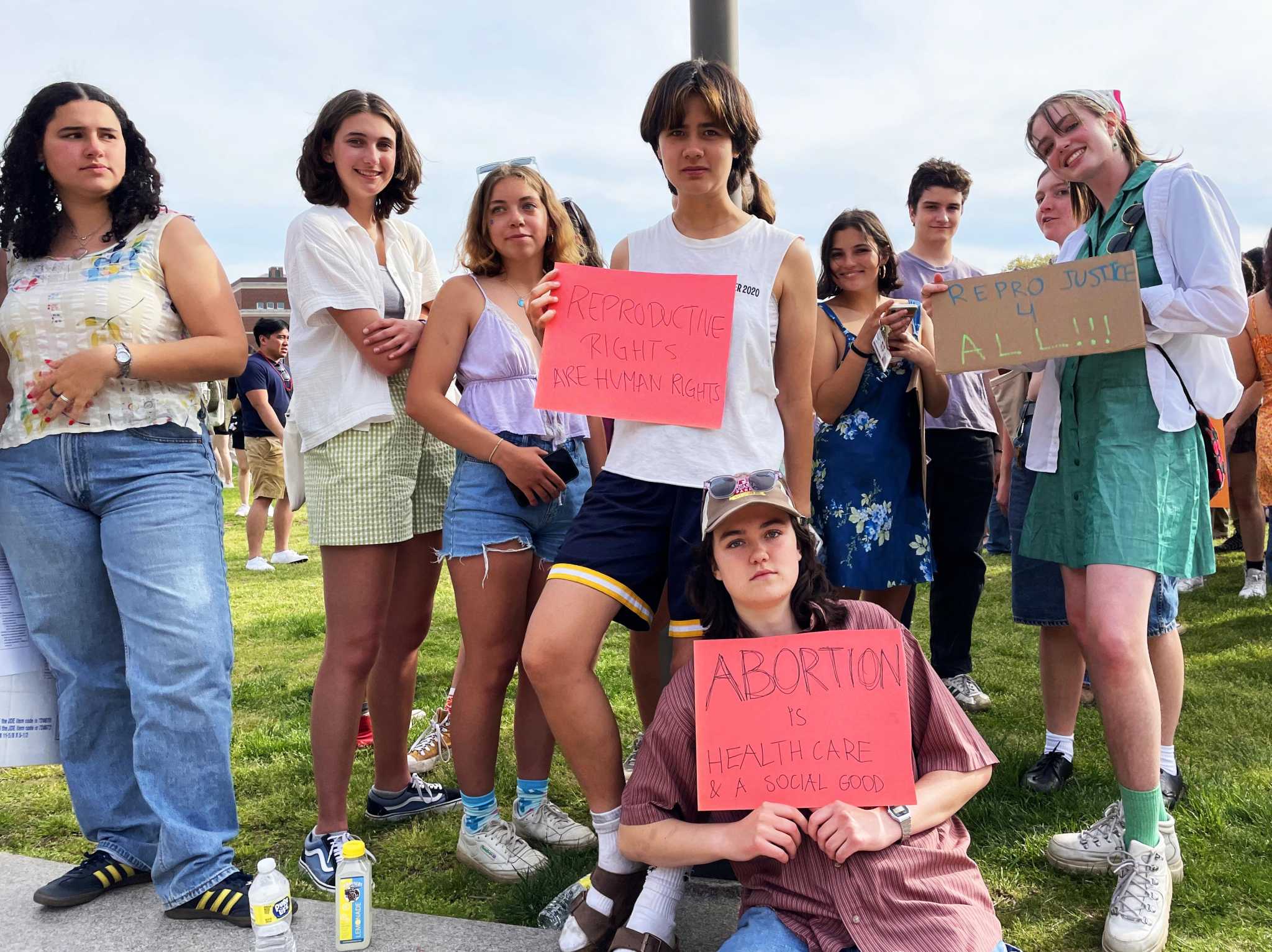 Wesleyan University students rally for reproductive freedom after Supreme Court leak - Vimarsana News