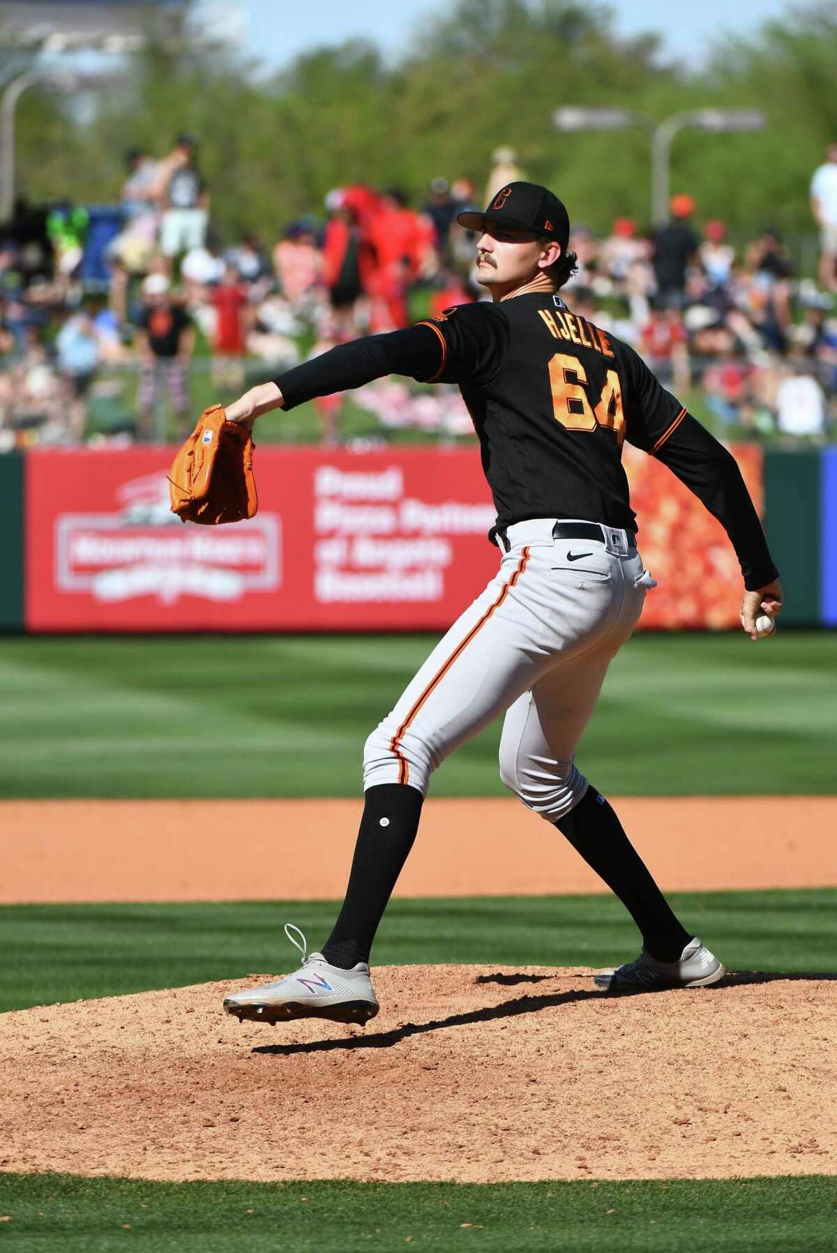 Sacramento's Sammy Long pitches for San Francisco Giants