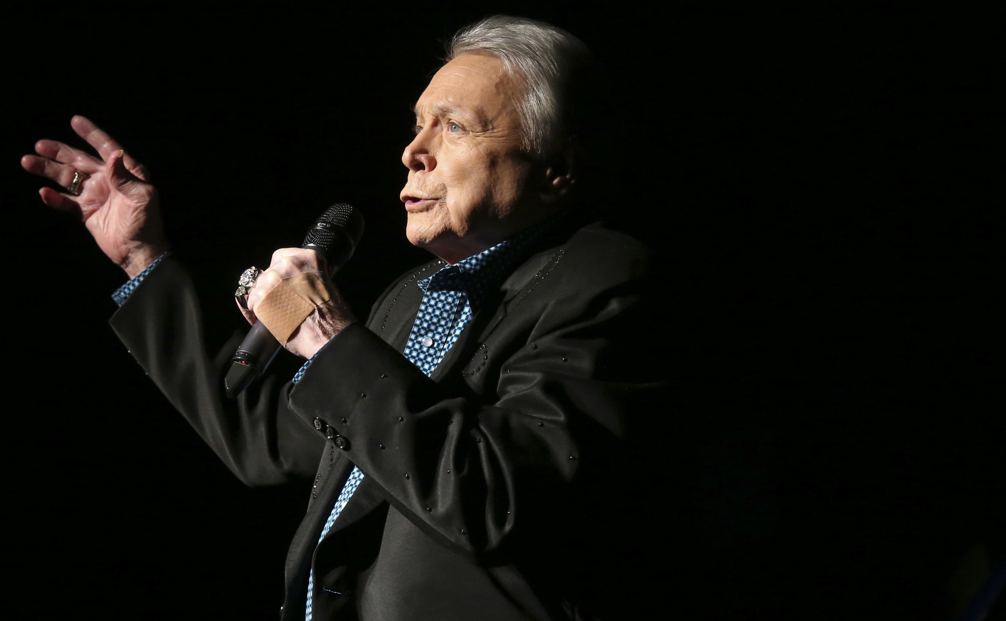 Mickey Gilley, who helped inspire 'Urban Cowboy,' dies at 86 - Vimarsana News