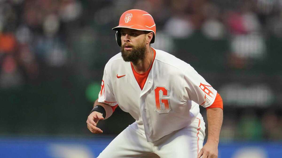 SF Giants' Brandon Belt exits game after hit by pitch