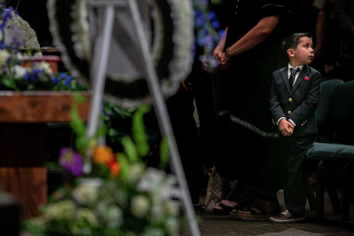 A young boy looks about a room filled with adults during the memorial service for Bob Krueger, diplomat and U.S. senator, at Oakwood Church in New Braunfels on Thursday.