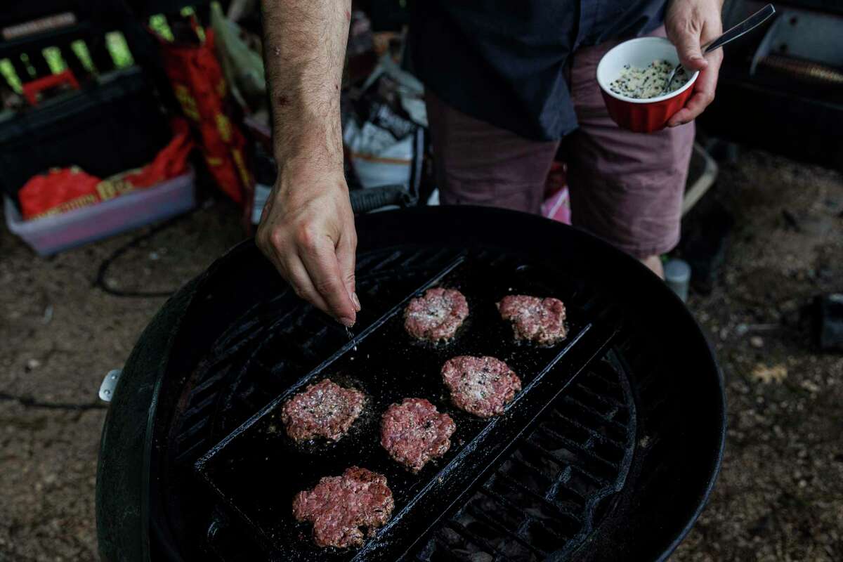 How to make the best smashburger at home on your grill