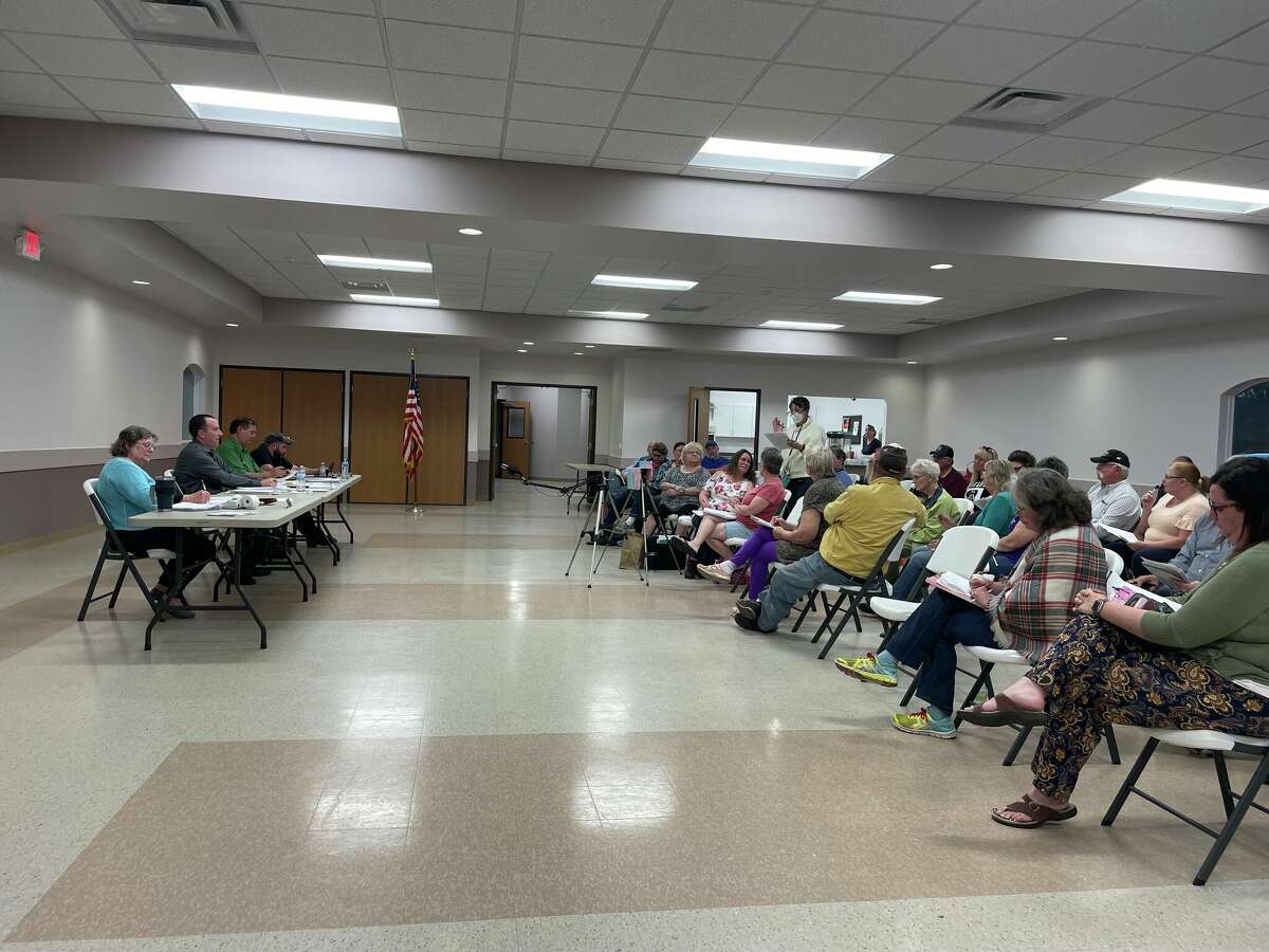 The new Lee Township board met for its first meeting, following a vote to recall two incumbents, on Monday, May 9, 2022 at the Township Hall. 