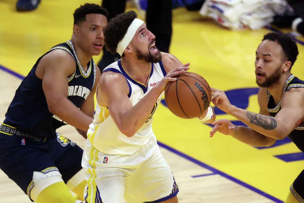 Golden State Warriors’ Klay Thompson is defended by Memphis Grizzlies’ Kyle Anderson and Desmond Bane in 2nd quarter during Game 4 of NBA Western Conference Semifinals at Chase Center in San Francisco, Calif., on Monday, May 9, 2022.