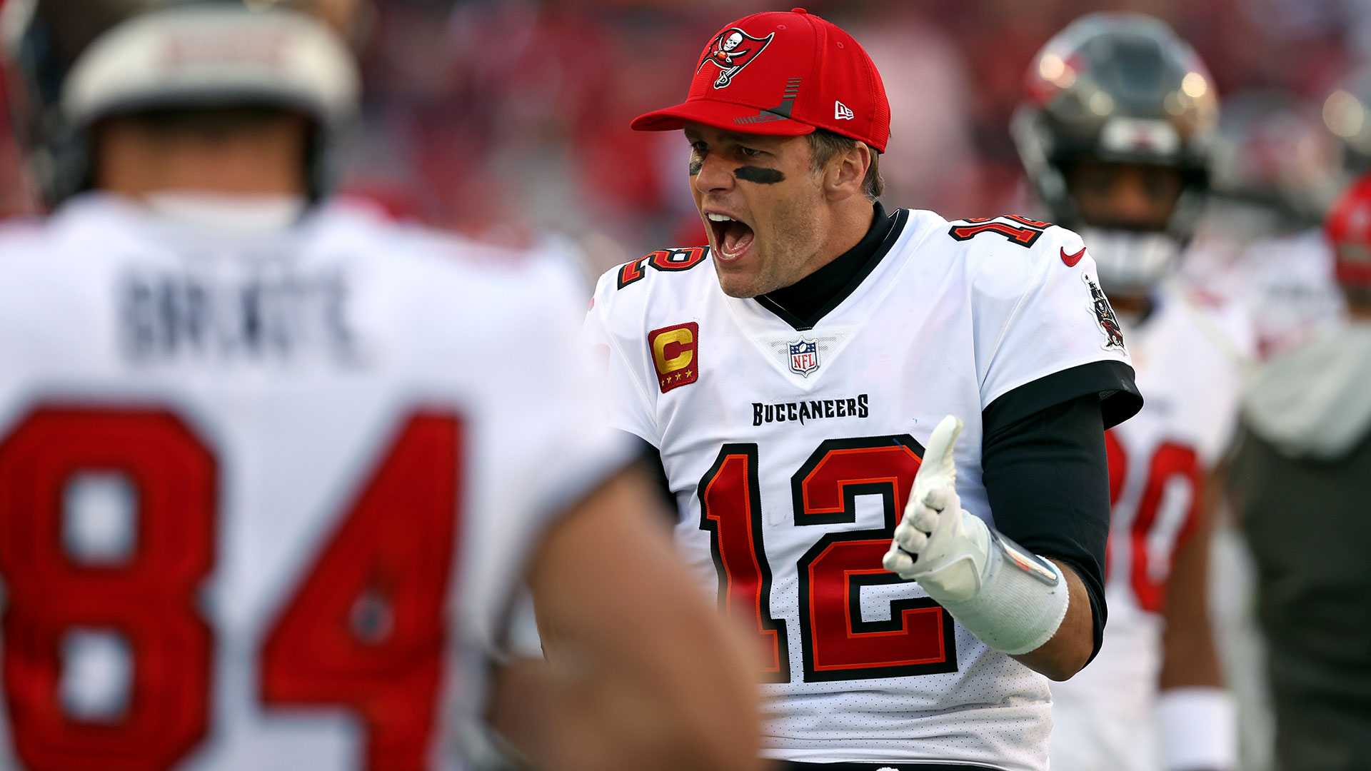 Tom Brady agrees to extension with Tampa Bay Buccaneers through