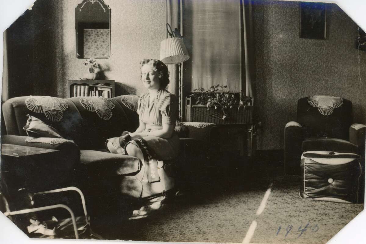 Muriel Dippold in the family living room in 1940.