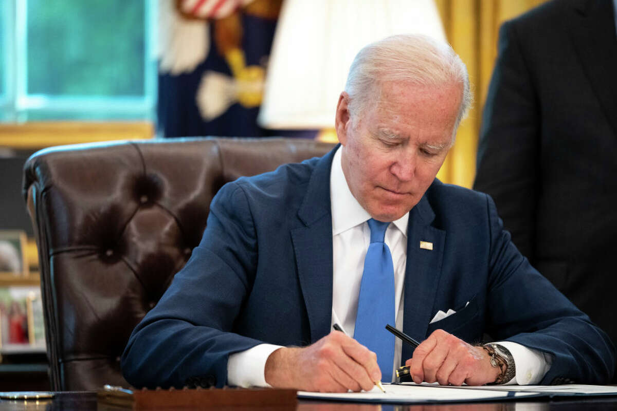 U.S. President Joe Biden signs the Ukraine Democracy Defense Lend-Lease Act of 2022. (Photo by Drew Angerer/Getty Images)