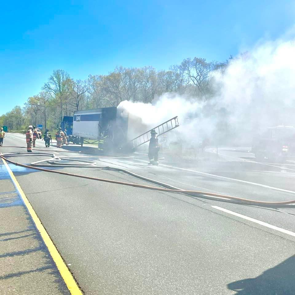Officials: Tractor trailer fire closes I-95 north in East Lyme