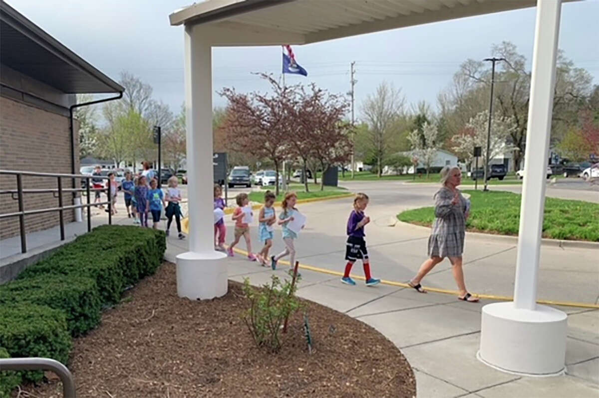 Students from Riverview Elementary School in Big Rapids stopped by Spectrum Health Big Rapids Hospital on Tuesday morning to pass out special Nurses Week pictures they colored and to shout “Thank you, Nurses” to help hospital team members celebrate Nurses Week.