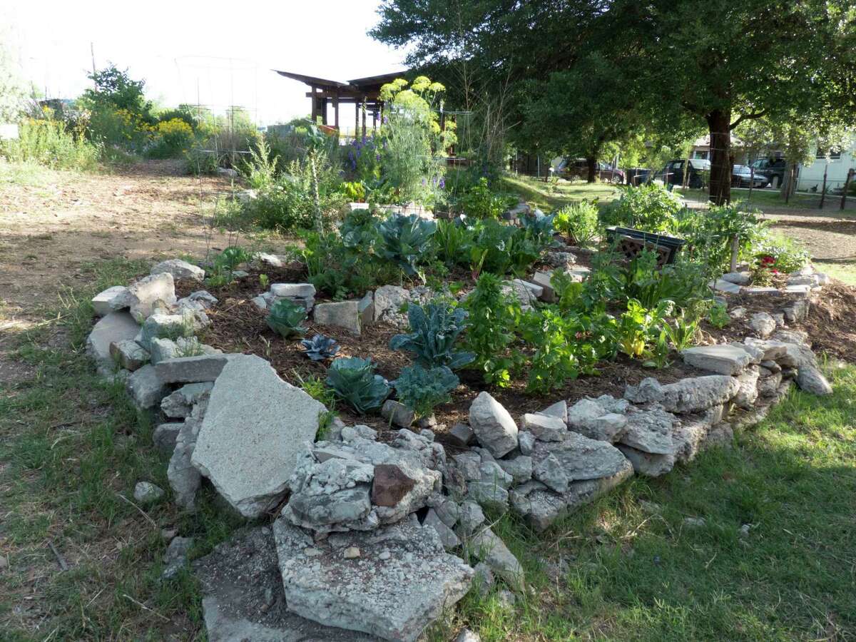 Neighborhood associations can boost value, happiness