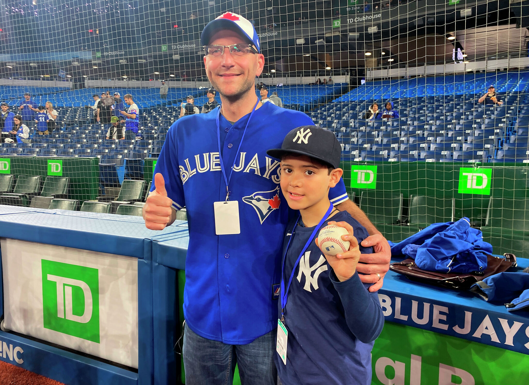 Young fan gets Aaron Judge baseball, then meets Yankees