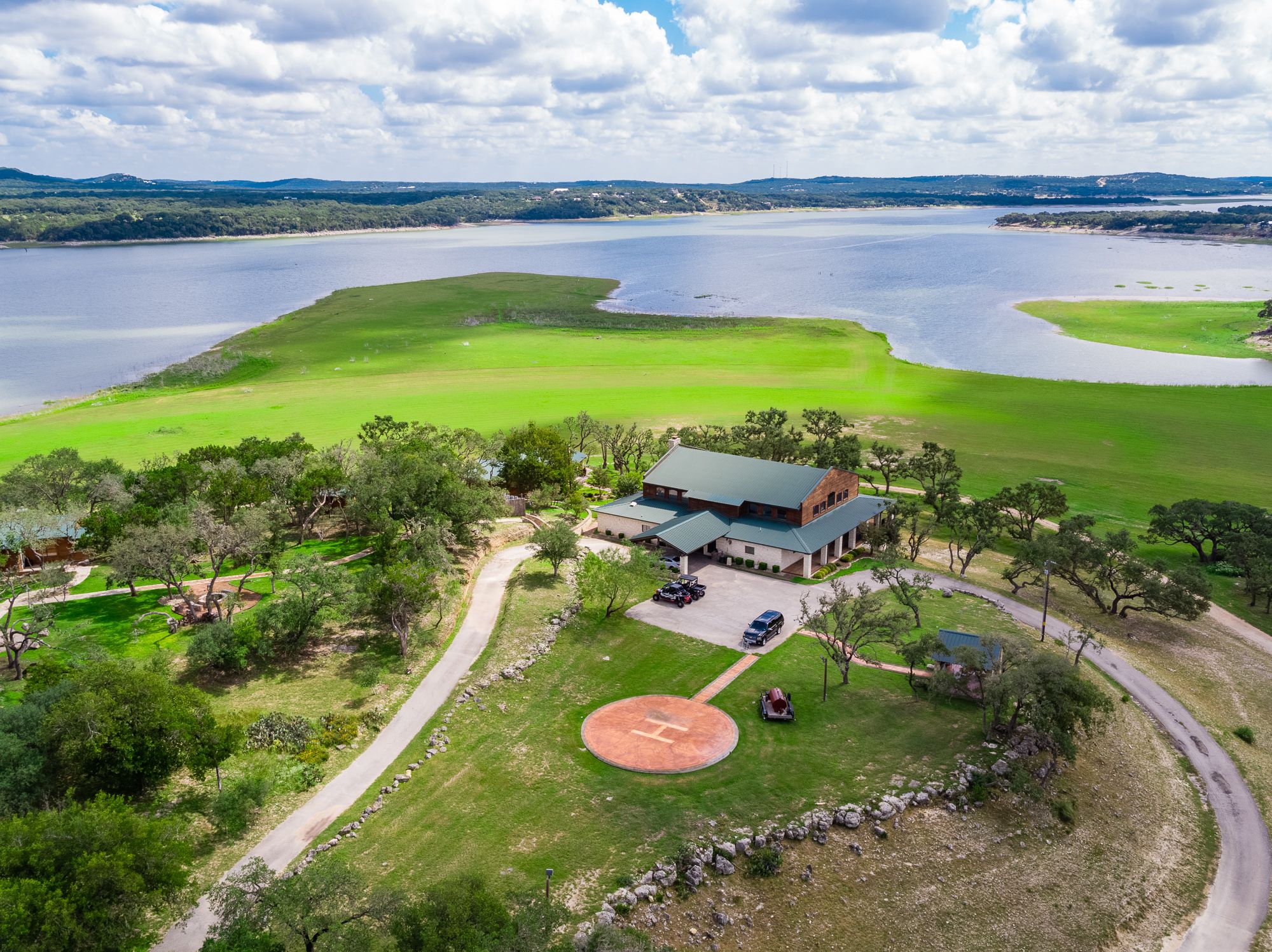 Hill Country property houses exotic animals, lakefront sights