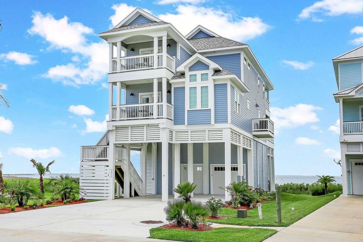 The Galveston beach house the "Top Chef" contestants cooked in is located at 3911 Evening Primrose Drive.