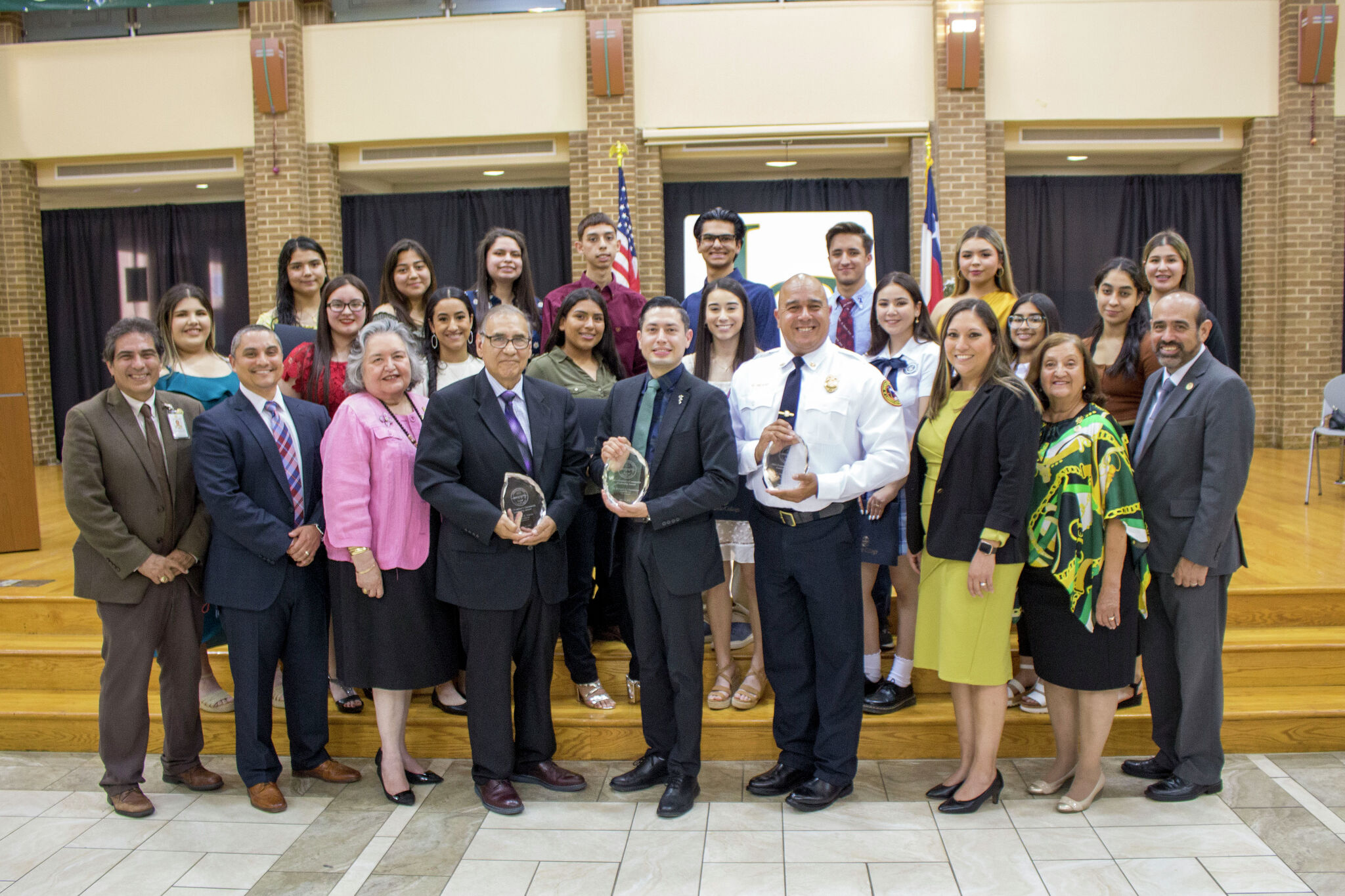 Laredo College honors Health Authority, Health Director, Fire Chief at award ceremony - Vimarsana News