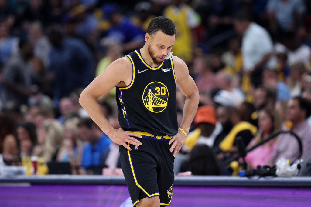 Grizzlies dance team celebrates blowout playoff win over Warriors by dancing in faces of Steph Curry, Draymond Green - SFGATE