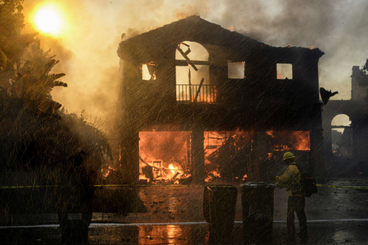 Laguna Niguel, CA - May 11: Multiple homes on Pacific Island in Laguna Niguel burn in the wind whipped Costal Fire on Wednesday, May 11, 2022.(Photo by Mindy Schauer, Orange County Register/SCNG)