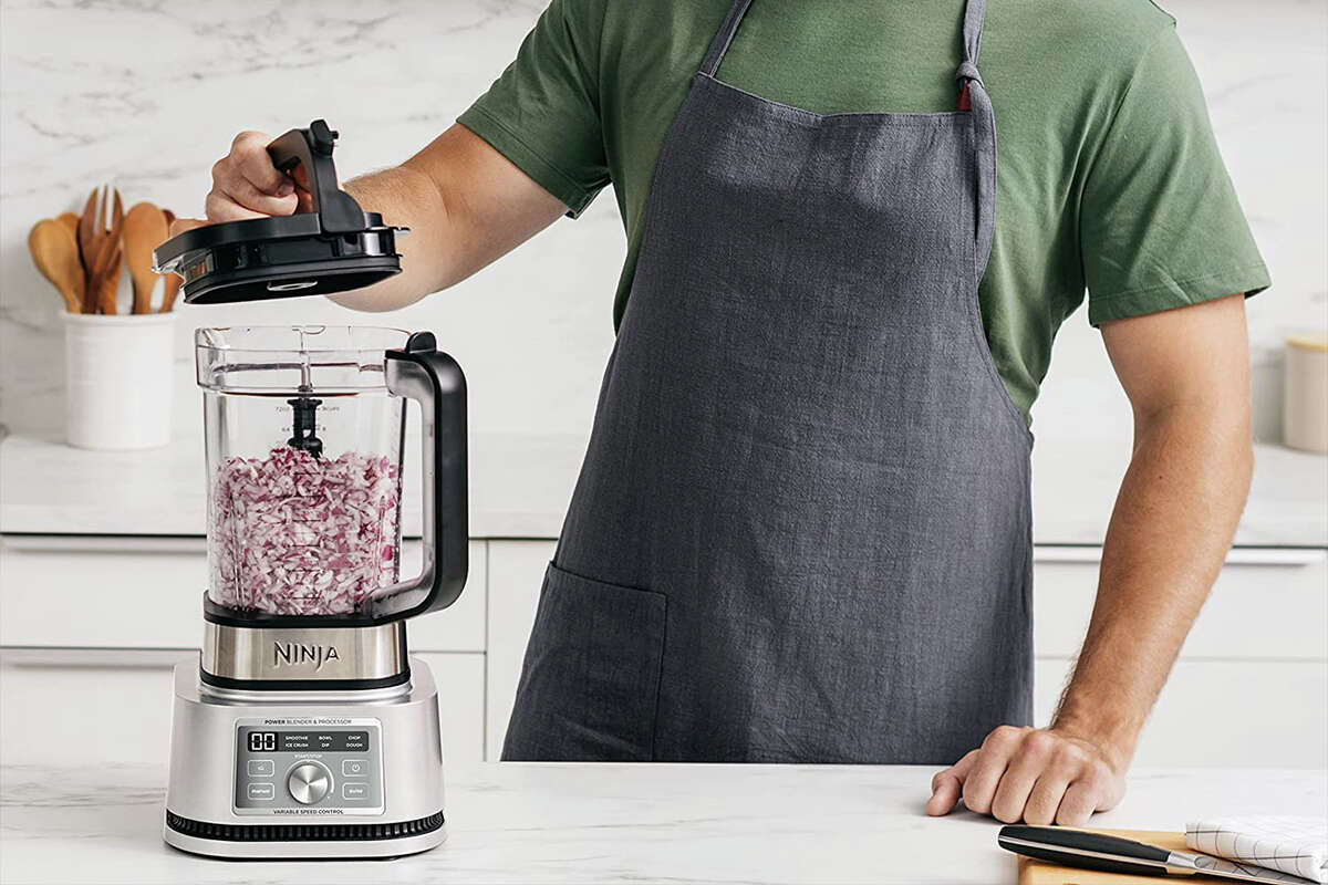 This 3-in-1 Ninja Foodi a blender, food processor and dough mixer all in one